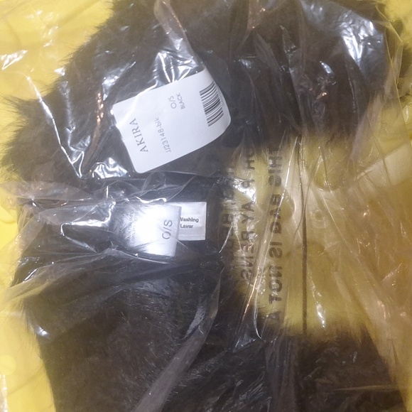 The AKIRA Label Miss Me Faux Fur Headband - Picture 4 of 4